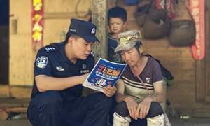 民警深入社区普及网络安全知识