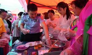 多彩活动庆中秋 民族团结谱新篇
