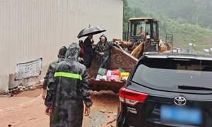 暴雨中，2小时打通群众物资“生命线”