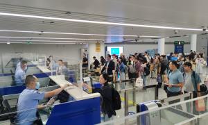 桂林边检站保障紧急备降航班通关顺畅