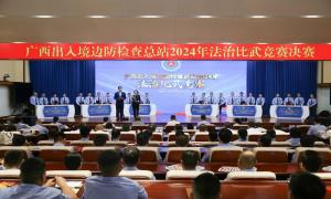 莆田移民管理警察携手中学生庆祝新中国成立75周年