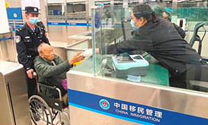 暖心！皇岗边检站民警竭诚为旅客排忧解难获赞许