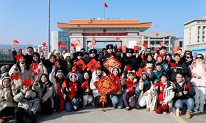 温暖国门送祝福 国门边境年味儿浓