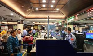 海南邮轮旅游新年迎来“开门红” 三亚边检站保障首艘国际邮轮入境
