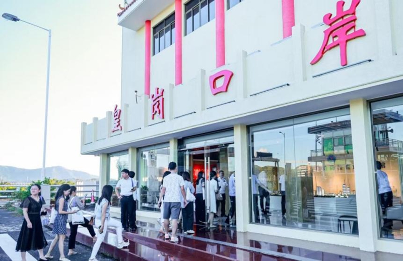 创新创业人才走进皇岗口岸旗楼开启沉浸式深港融合历史文化漫游体验.jpg 创新创业人才走进皇岗口岸旗楼开启沉浸式深港融合历史文化漫游体验.jpg