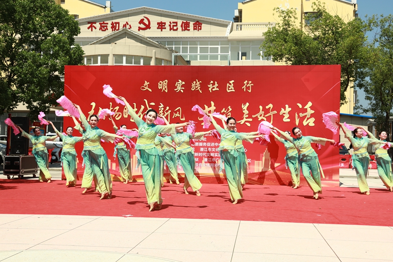 2025年6月16日,潜江市广华寺街道警苑社区开展“弘扬时代新风 共筑美好生活”主题宣传活动.jpg 2025年6月16日,潜江市广华寺街道警苑社区开展“弘扬时代新风 共筑美好生活”主题宣传活动.jpg