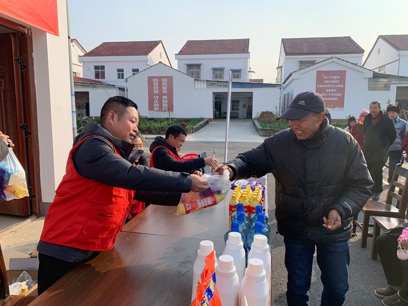 2023年12月21日,潜江市周矶管理区红旗社区组织开展积分兑换活动.jpg 2023年12月21日,潜江市周矶管理区红旗社区组织开展积分兑换活动.jpg