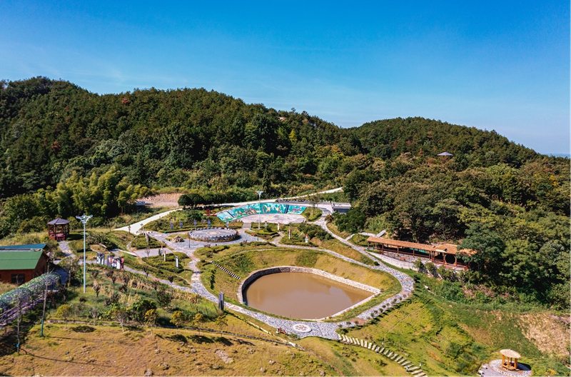 鄂州市梁子湖区陈太村“四十八蹬”乡愁园中的“家风家训园”全貌.jpg 鄂州市梁子湖区陈太村“四十八蹬”乡愁园中的“家风家训园”全貌.jpg