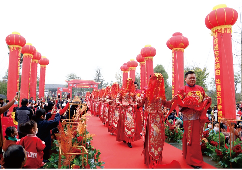 2020年11月11日,天门市首届新时代文明实践集体婚礼在黄潭镇七屋岭村举行。.jpg 2020年11月11日,天门市首届新时代文明实践集体婚礼在黄潭镇七屋岭村举行。.jpg