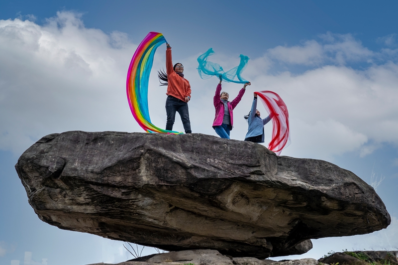 凉伞云遮,摄影:何亦农18623599766.jpg 凉伞云遮,摄影:何亦农18623599766.jpg