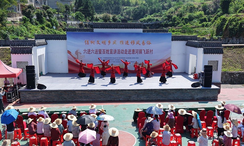 “倡树文明新风 推进移风易俗”六进六送暨百姓宣讲活动走进漕河镇飞跃村.jpg “倡树文明新风 推进移风易俗”六进六送暨百姓宣讲活动走进漕河镇飞跃村.jpg