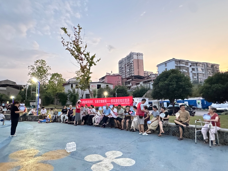 7月28日,咸宁市咸安区温泉街道岔路口社区新时代文明实践站开展“移风易俗”宣传宣讲活动。.jpg 7月28日,咸宁市咸安区温泉街道岔路口社区新时代文明实践站开展“移风易俗”宣传宣讲活动。.jpg