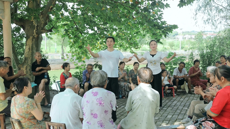 黄梅戏《青山绿水带笑颜》,宣讲党的方针政策.jpg 黄梅戏《青山绿水带笑颜》,宣讲党的方针政策.jpg