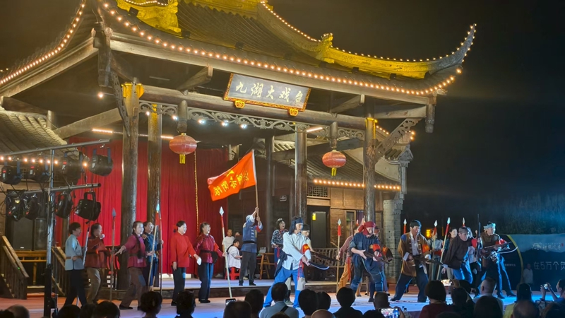 神农架大九湖镇九湖大戏台红色情景剧演出现场.jpg 神农架大九湖镇九湖大戏台红色情景剧演出现场.jpg
