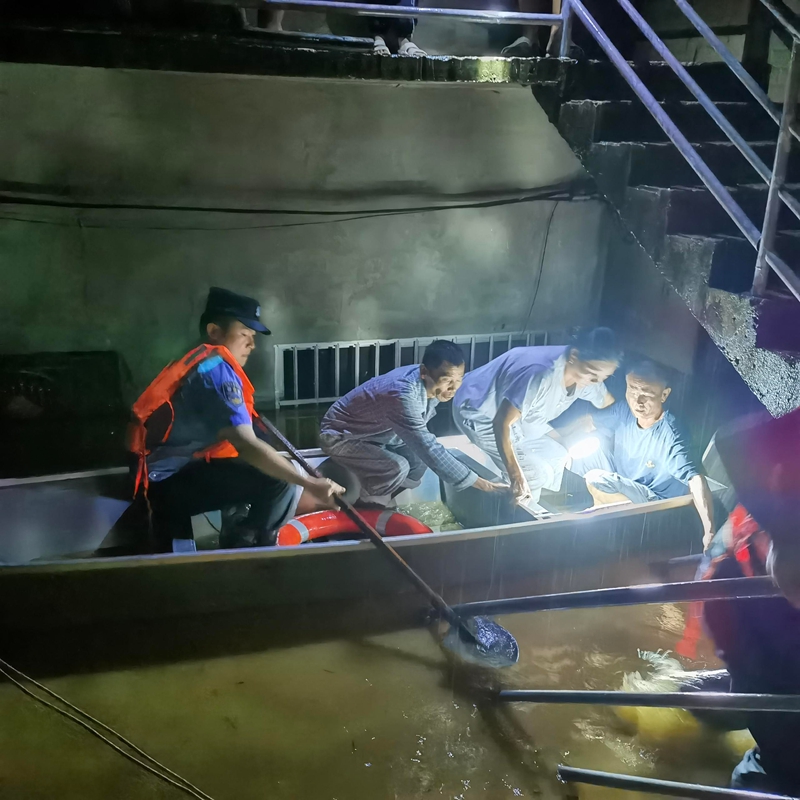 转移群众.jpg 转移群众.jpg