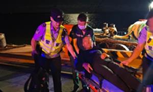 石岛边检站开通“紧急通道”救助受伤船员