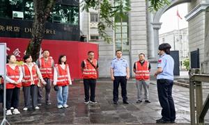 畹町边检站执勤队联合瑞丽公路分局开展主题党日活动