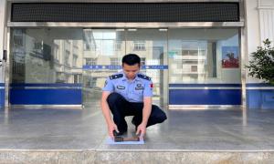 群众收拾父亲遗物发现手榴弹 边境派出所迅速处置除隐患