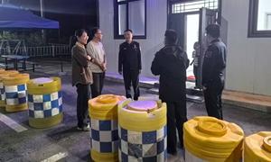 旅客住进了移民管理警察的执勤宿舍