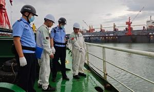 钦州边检站严阵以待 筑牢防范台风“麦德姆”安全屏障