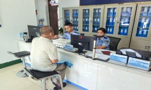 国庆坚守“不打烊” 那艾边境派出所户籍室便民服务暖人心