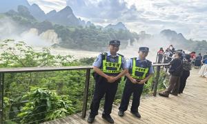 “黄金瀑布”引客来 平安守护暖人心