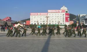 警民共舞庆华诞 同心筑梦谱新篇