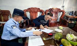 走访入户听民声 警民同心筑平安