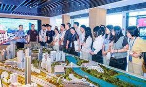 河套国门情与景 助栽梧桐引才来