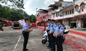 广西崇左支队北山边境派出所护航“外嫁金花回娘家”活动 警民共庆佳节