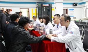 医疗服务送边关 警民温情暖人心