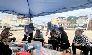 法治宣传进街道 边境防线筑民心