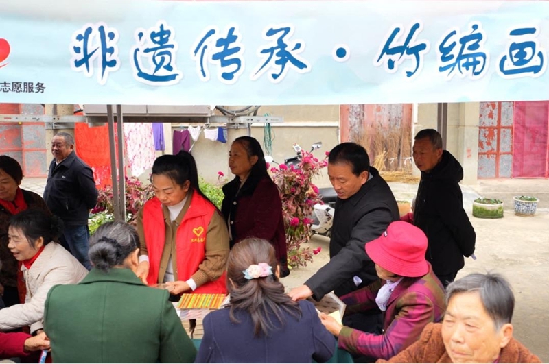 非遗体验活动—竹编画.jpg 非遗体验活动—竹编画.jpg