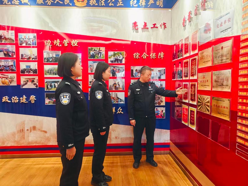 4dd66eaa69211305a8fa1ffc7c1b7a7.jpg 4dd66eaa69211305a8fa1ffc7c1b7a7.jpg