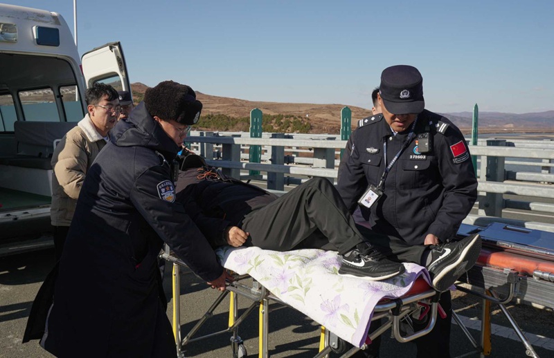 救助旅客 (1).jpg 救助旅客 (1).jpg