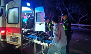 凌晨险情!民警紧急救助车祸受伤人员