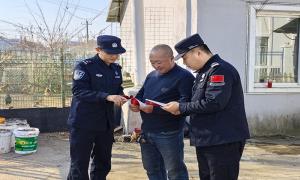 把出入境法规送到村民家门口