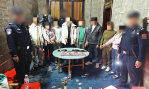 民宅暗藏赌博窝点 移民管理警察雷霆出击“一锅端”