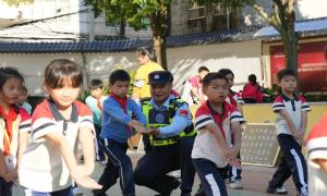 “警色”进校园 安全伴成长