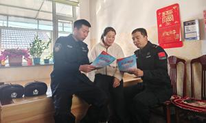 长川边境检查站开展“国家宪法日”宣传活动