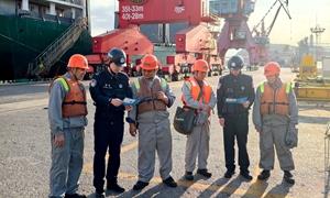 码头一线普法 筑牢反间防谍人民防线