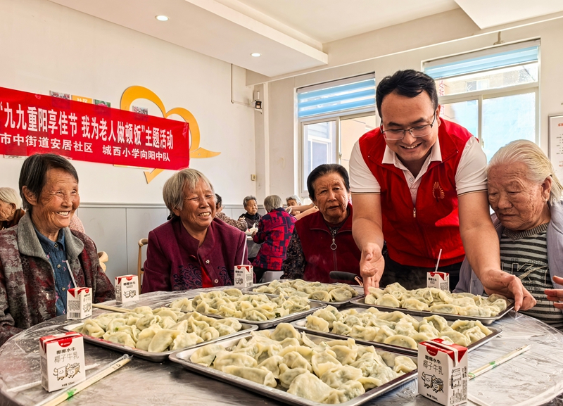 2025年“重阳节”期间,山东德州乐陵市组织志愿者深入社区开展“重阳敬老”文明实践主题活动.jpg 2025年“重阳节”期间,山东德州乐陵市组织志愿者深入社区开展“重阳敬老”文明实践主题活动.jpg