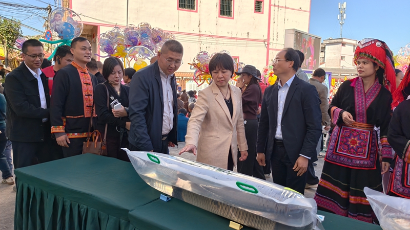 “山泉鱼”巡展现场.jpg “山泉鱼”巡展现场.jpg