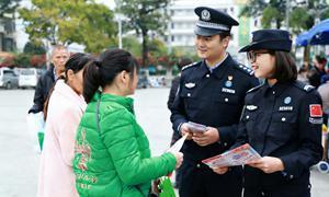 宪法精神润国门 法治服务暖民心