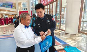 宪法宣传进企业进码头,石岛边检站擦亮法安国门名片