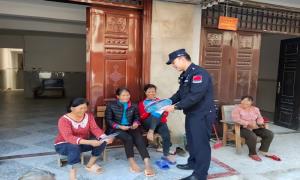 板烂边境派出所深入辖区开展宪法宣传活动