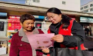 敲门入户暖民心 安全宣传护冬安
