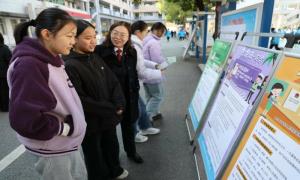 宪法宣传进校园 法治精神护成长