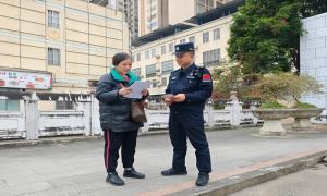 元旦普法护丝路 警民共绘平安景