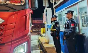 寒夜坚守映初心 温情服务暖边关